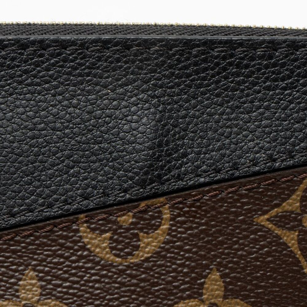 Louis Vuitton Monogram Canvas Daily Pouch - Picture 10 of 11